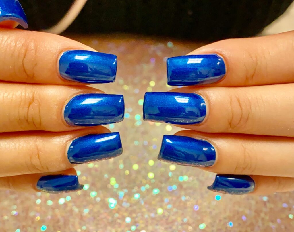 Neumodelllage im glänzenden Dunkelblau 2